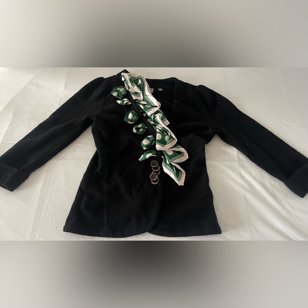 Wool sweater with Decorative scarf